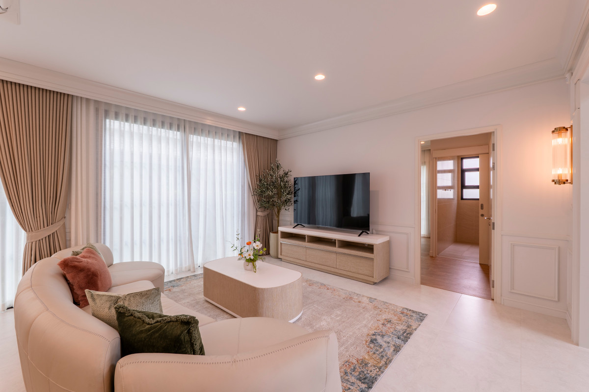 For RentHousePattanakan, Srinakarin : Narinsiri Krungthep Kreetha Private Luxury Detached House, Ready to Move In Please call: 062-496-6454