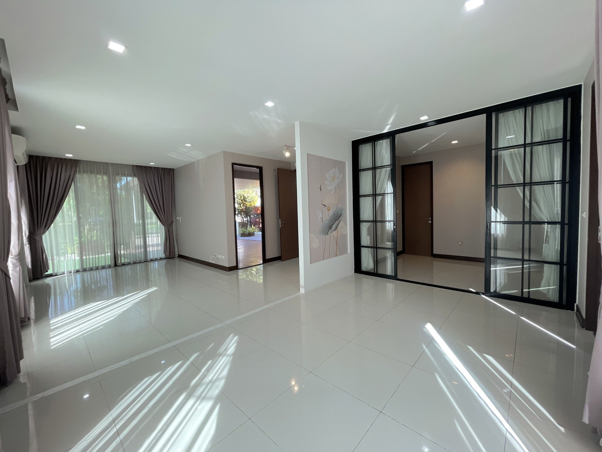 For SaleHousePathum Thani,Rangsit, Thammasat : Sammakorn Khlong 7, luxury detached house, 3 bedrooms, 3 bathrooms, convenient transportation.