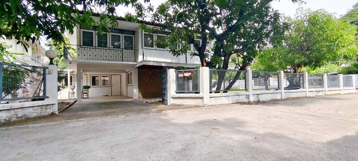 For SaleHousePattanakan, Srinakarin : 🔥For sale very cheap🔥 2-story detached house, Mittraphap Village 3, Soi Srinakarin 38, Nong Bon Subdistrict, Prawet District, Bangkok 10250, area 97 square meters.