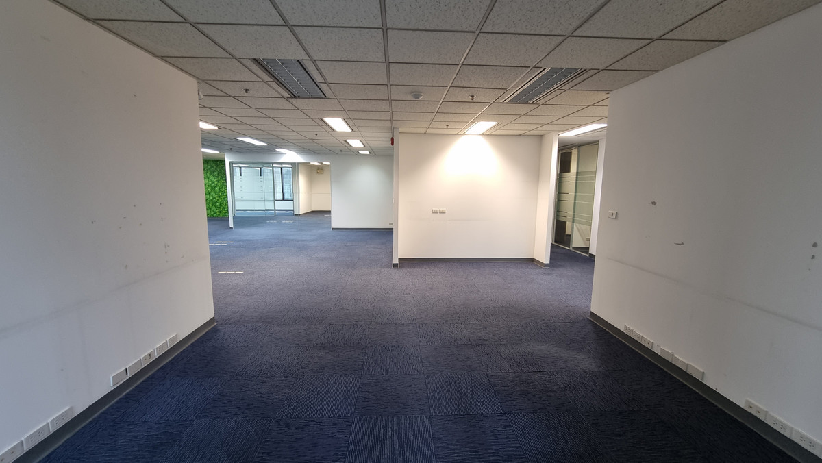 ให้เช่าสำนักงานนานา : ให้เช่าออฟฟิศ – นานา ใกล้รถไฟฟ้า 248 ตรม. ตกแต่งกั้นห้อง พร้อมใช้