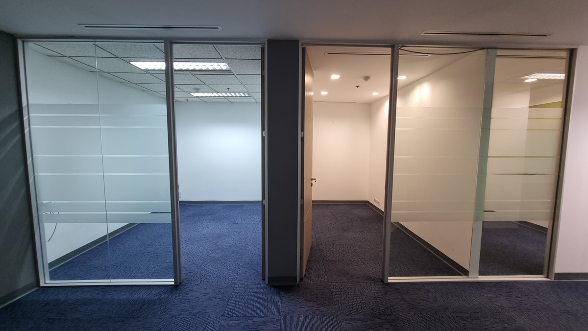 ให้เช่าสำนักงานนานา : ให้เช่าออฟฟิศ – นานา ใกล้รถไฟฟ้า 248 ตรม. ตกแต่งกั้นห้อง พร้อมใช้