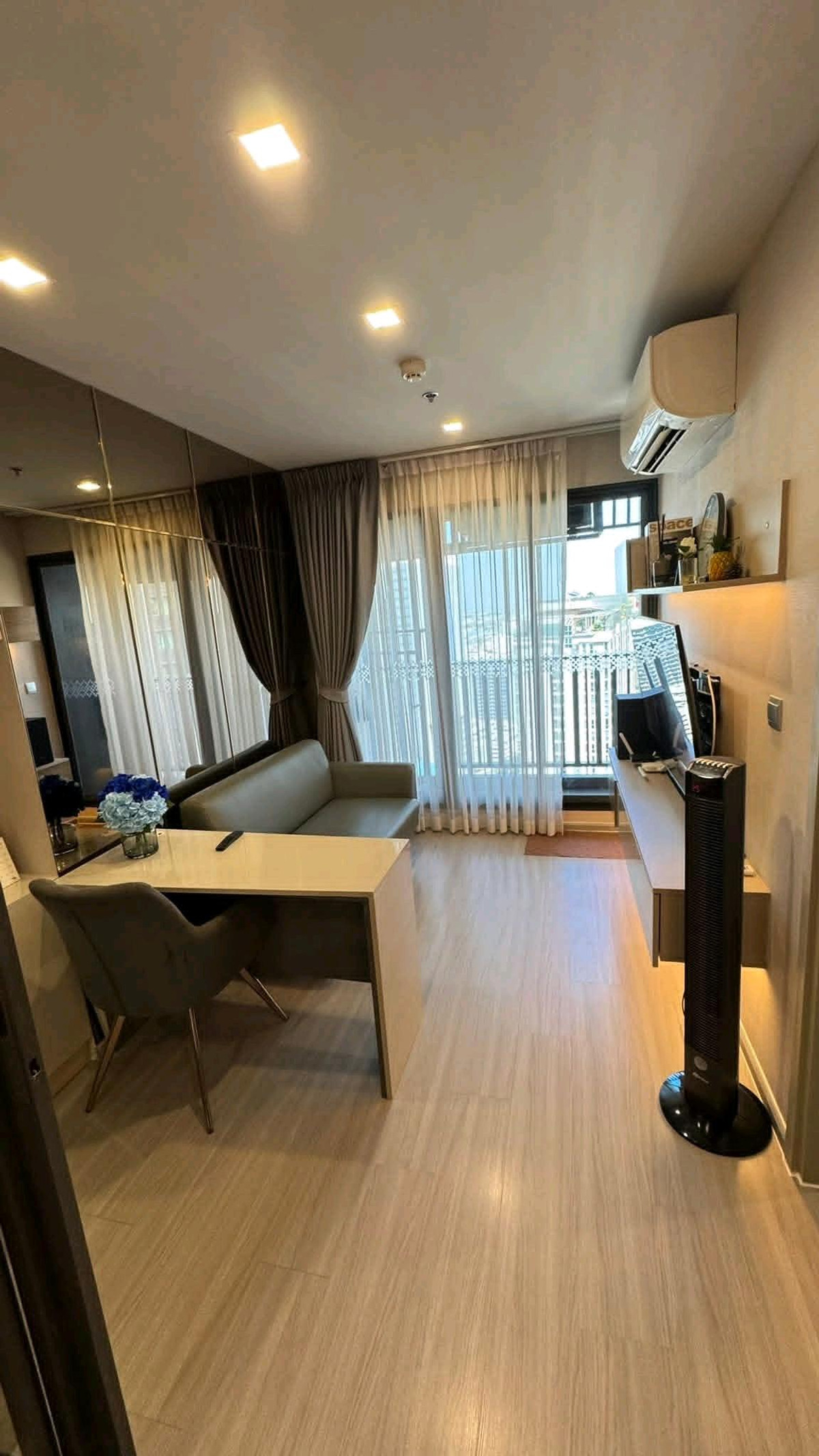 For RentCondoLadprao, Central Ladprao : 🍃 Condo next to BTS Lat Phrao Intersection 0 meters, special room, only one room in the project 🏙️✨