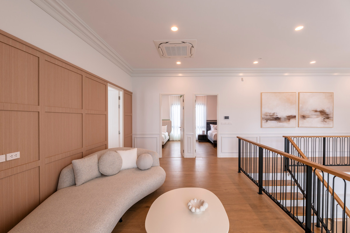 For RentHousePattanakan, Srinakarin : Narinsiri Krungthep Kreetha Private Luxury Detached House, Ready to Move In Please call: 062-496-6454