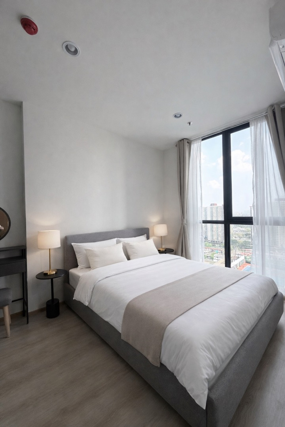 For RentCondoRama9, Petchburi, RCA : 🏢 Nue District R9 👫
🚆 MRT 150 m. Full facilities | ⛳ Golf | 💆‍♀️ Spa | 🧘 Pilates