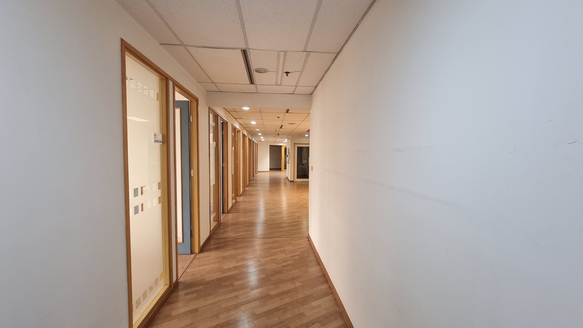 ให้เช่าสำนักงานนานา : Bts นานา ให้เช่าออฟฟิศตกแต่งเรียบร้อย 296 ตร.ม. พร้อมเฟอร์นิเจอร์ ย้ายเข้ามาทำงานได้เลย