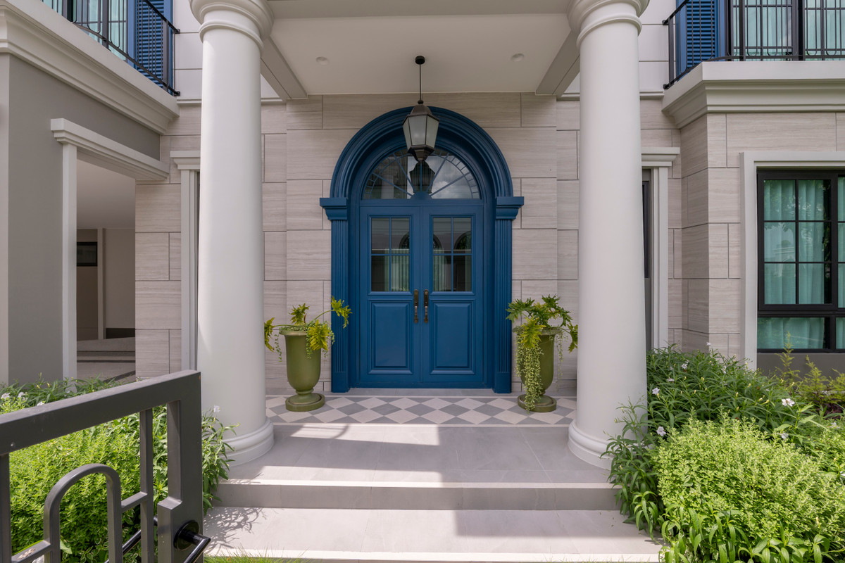 For RentHousePattanakan, Srinakarin : Narinsiri Krungthep Kreetha Private Luxury Detached House, Ready to Move In Please call: 062-496-6454