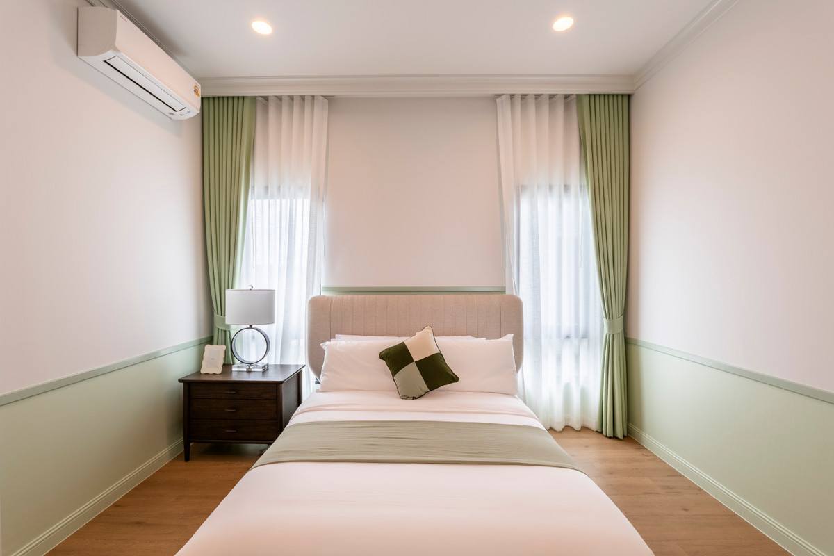 For RentHousePattanakan, Srinakarin : Narinsiri Krungthep Kreetha Private Luxury Detached House, Ready to Move In Please call: 062-496-6454