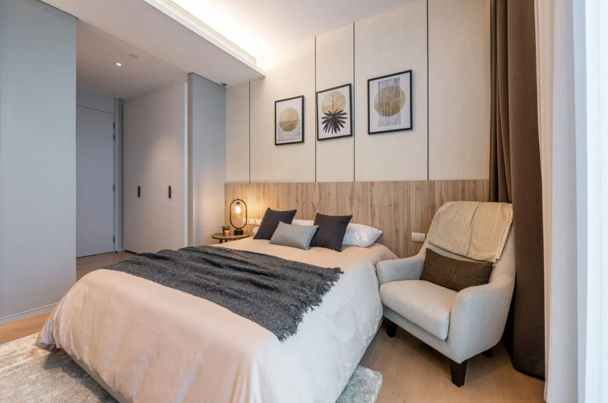 For RentCondoWitthayu, Chidlom, Langsuan, Ploenchit : Baan Sindhorn 120 sq.m. Please add LINE ID @806qphgn o8415o5483