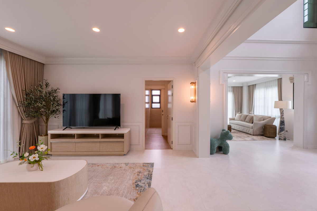 For RentHousePattanakan, Srinakarin : Narinsiri Krungthep Kreetha Private Luxury Detached House, Ready to Move In Please call: 062-496-6454