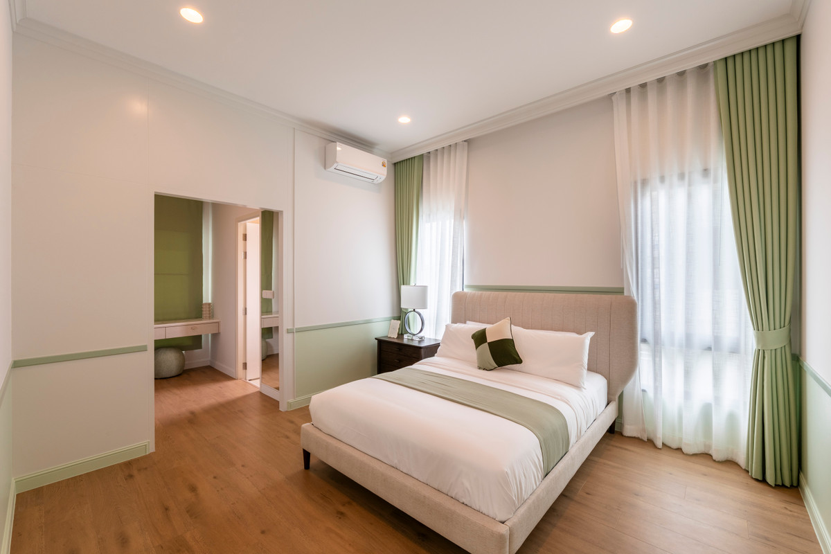 For RentHousePattanakan, Srinakarin : Narinsiri Krungthep Kreetha Private Luxury Detached House, Ready to Move In Please call: 062-496-6454