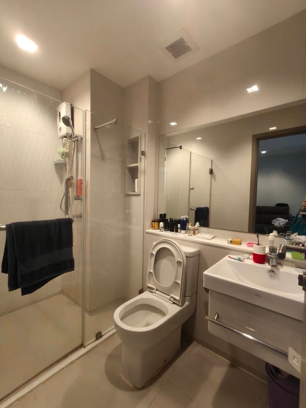 For RentCondoRama9, Petchburi, RCA : !! Beautiful room for rent, Condo Life Asoke-Rama 9, near MRT Rama 9.