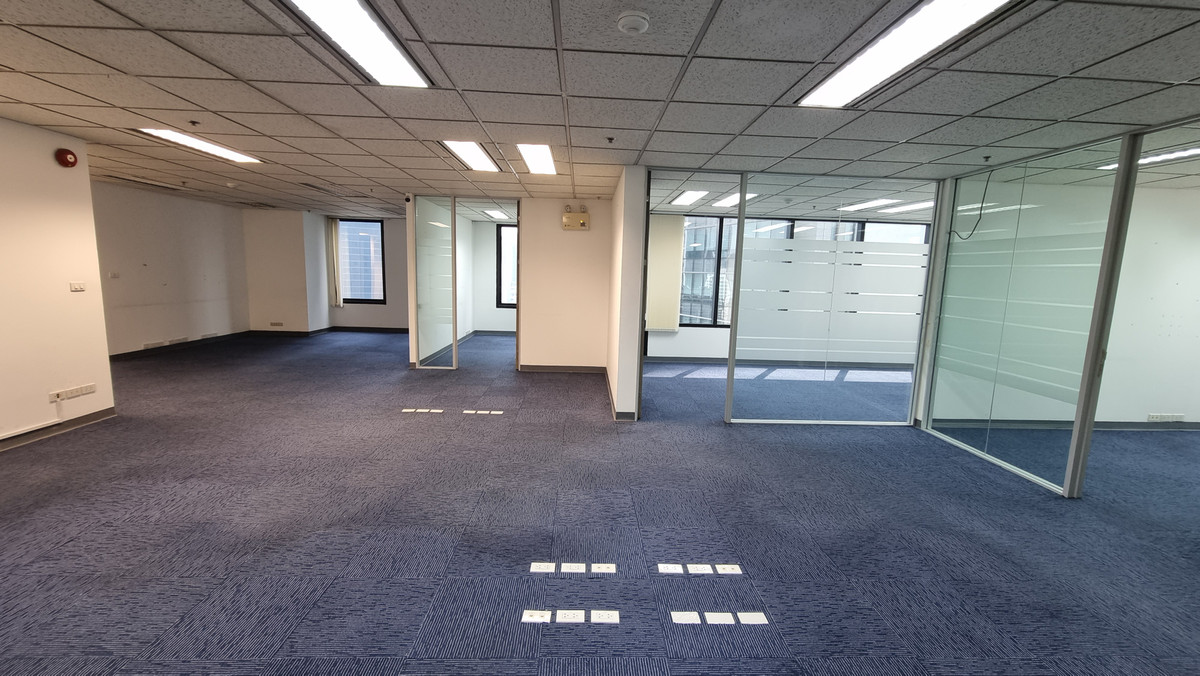 ให้เช่าสำนักงานนานา : ให้เช่าออฟฟิศ – นานา ใกล้รถไฟฟ้า 248 ตรม. ตกแต่งกั้นห้อง พร้อมใช้