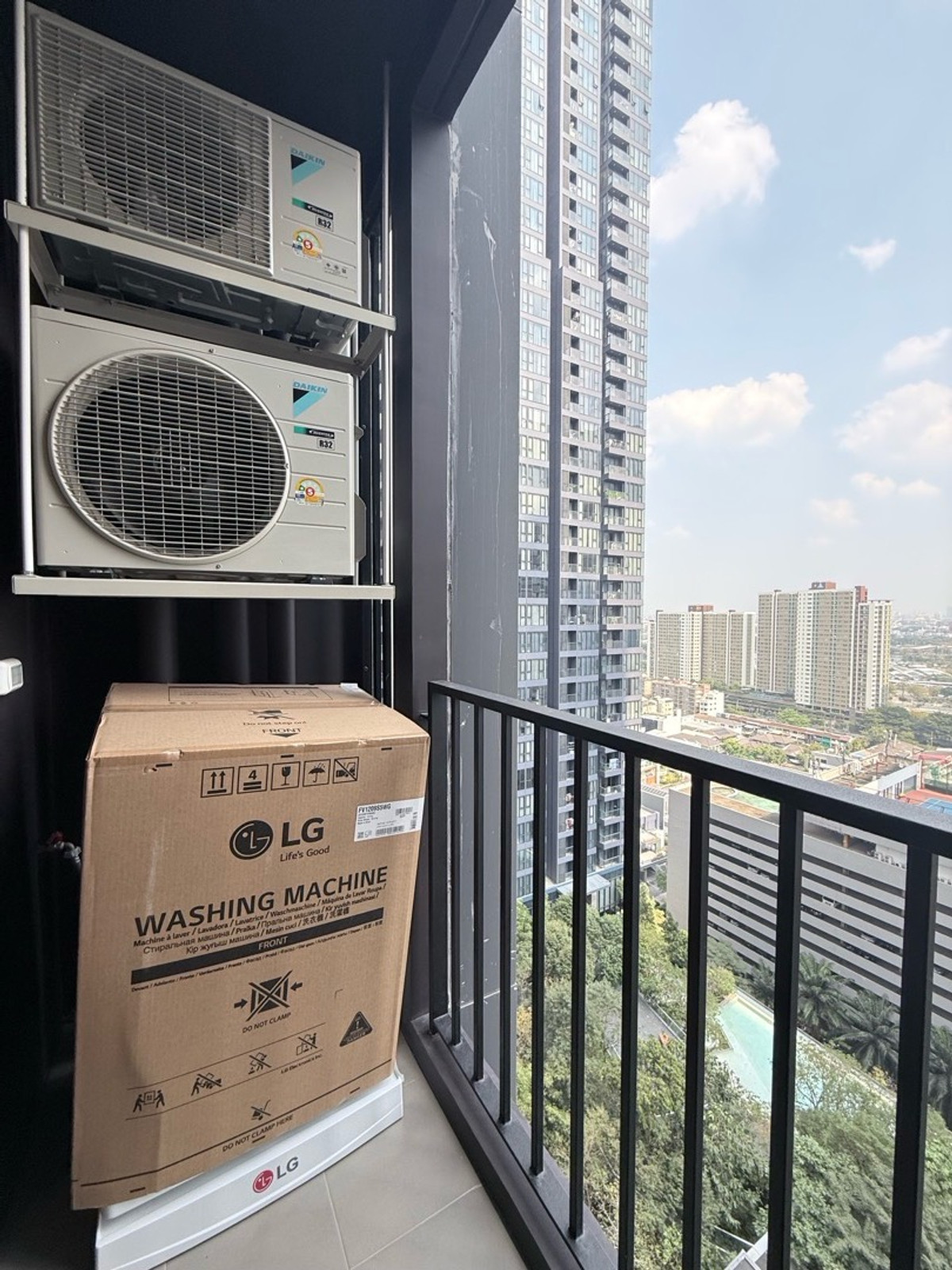 ให้เช่าคอนโดพระราม 9 เพชรบุรีตัดใหม่ RCA : 🏢 Nue District R9 👫🚆 MRT 150 m. Full facilities | ⛳ Golf | 💆‍♀️ Spa | 🧘 Pilates