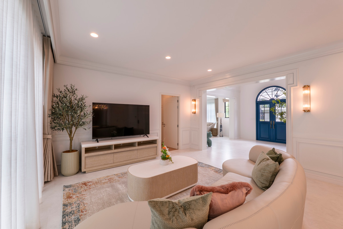 For RentHousePattanakan, Srinakarin : Narinsiri Krungthep Kreetha Private Luxury Detached House, Ready to Move In Please call: 062-496-6454