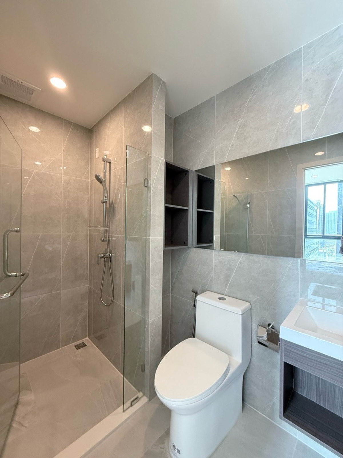 ให้เช่าคอนโดพระราม 9 เพชรบุรีตัดใหม่ RCA : 🏢 Nue District R9 👫 🔥 คอนโดใหม่ใจกลางพระราม 9 | 🚆 MRT เดินใกล้ | 🌿 ส่วนกลางหรูมาก | ห้องใหม่ นัดดูได้ทุกวัน 👩🏻‍🤝‍👨🏼💗