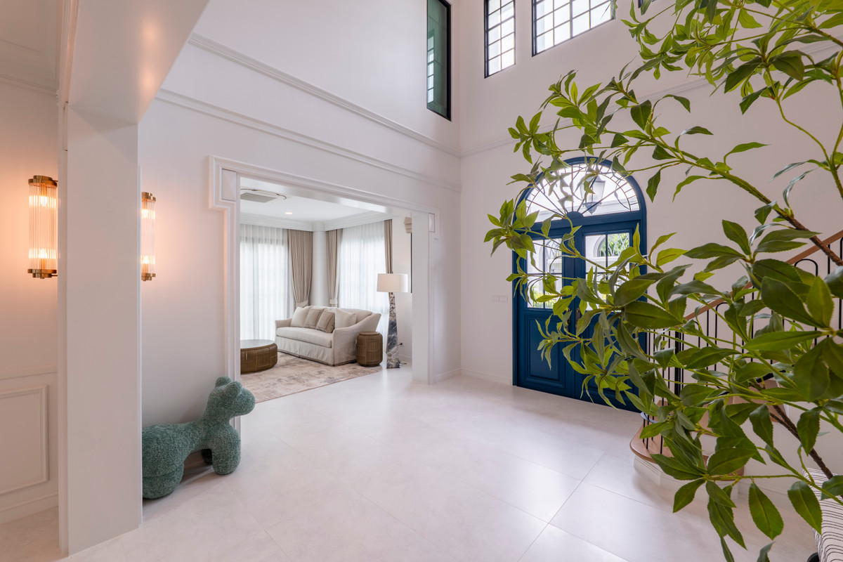 For RentHousePattanakan, Srinakarin : Narinsiri Krungthep Kreetha Private Luxury Detached House, Ready to Move In Please call: 062-496-6454