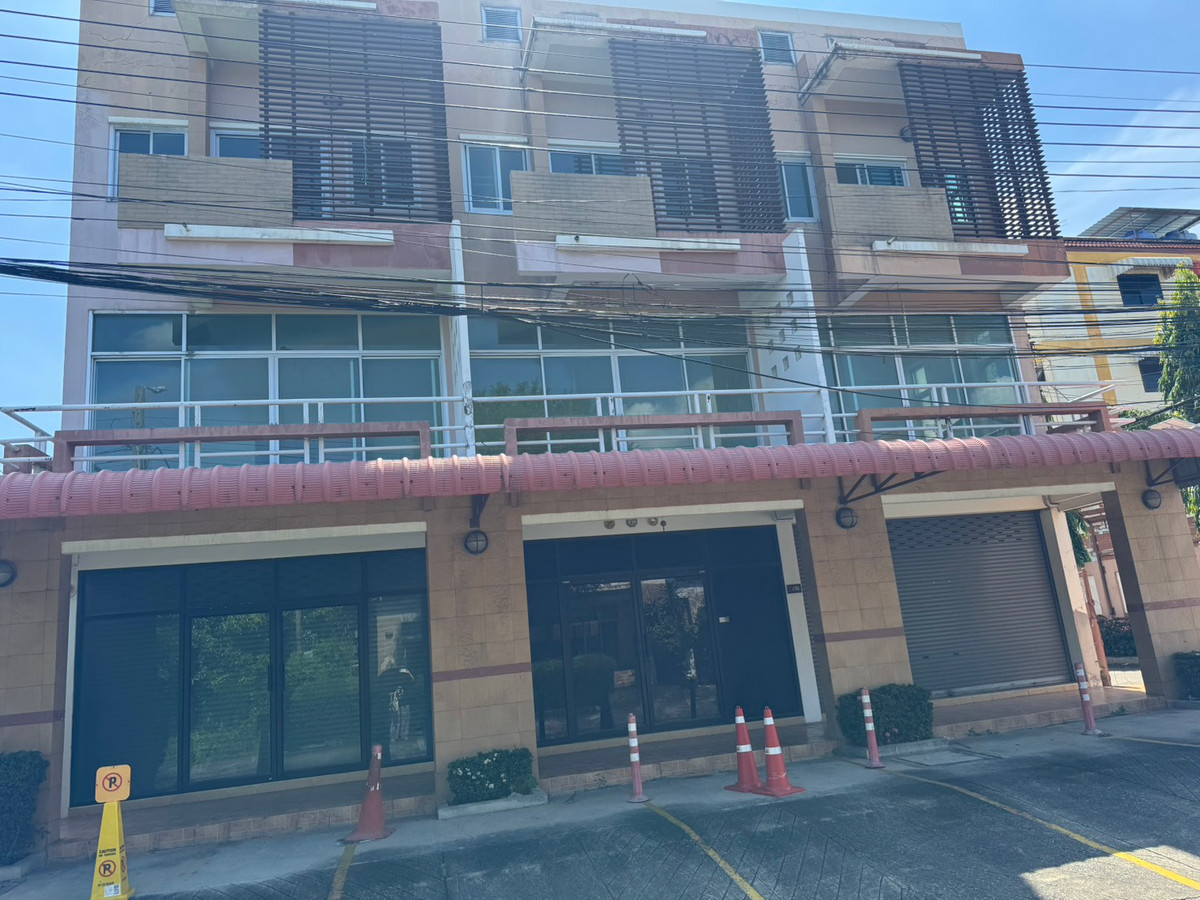 For RentTownhomeChaengwatana, Muangthong : 🔥 Townhome 3 floors, location next to the Pink Line, Samakkhi Station, house in new condition, ready to move in immediately. Can register a company