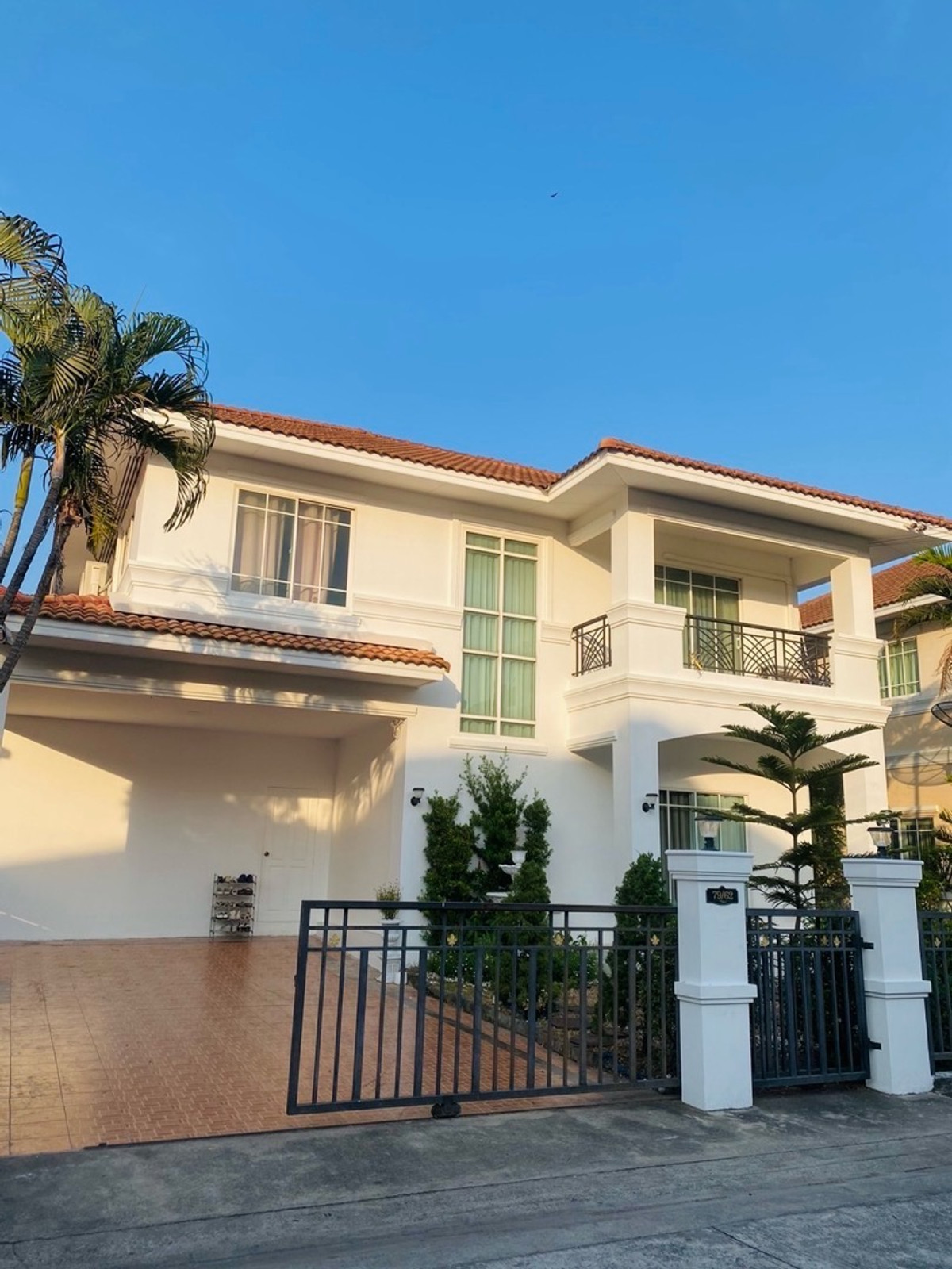 For RentHouseMin Buri, Romklao : House for rent, ready to move in, furniture + electrical appliances Decorated garden in English style, good location near Krungthep Kreetha Road - newly cut ✨