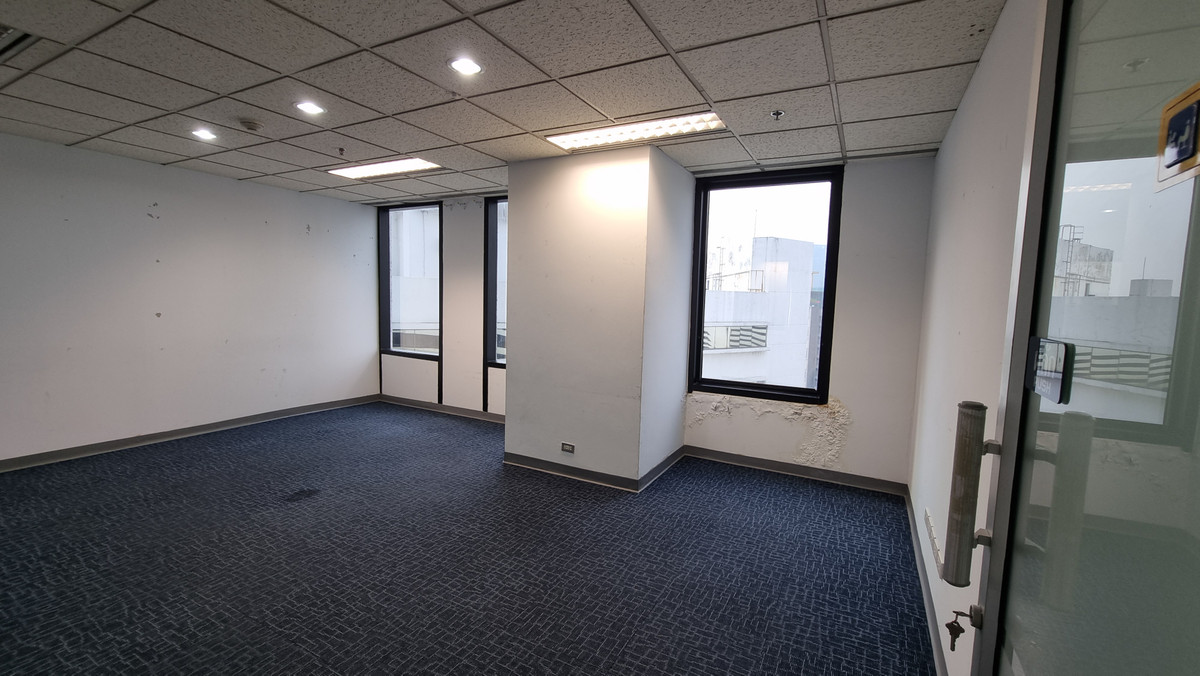 ให้เช่าสำนักงานนานา : Bts นานา ให้เช่าออฟฟิศตกแต่งเรียบร้อย 261 ตร.ม. พร้อมเฟอร์นิเจอร์ ย้ายเข้ามาทำงานได้เลย