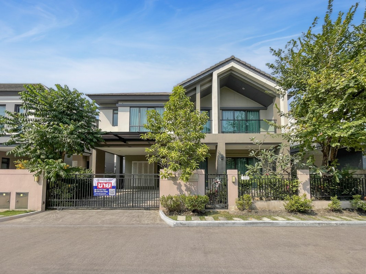 For SaleHouseRama9, Petchburi, RCA : Second-hand detached house, Bangkok Boulevard Rama 9 project, area 53.9 sq m., usable area 270 sq m., functions: 3 bedrooms, 4 bathrooms, 2 parking spaces, near the Orange Line. "Nomklao Station" and the entrance point to Highway No. 9 B8441