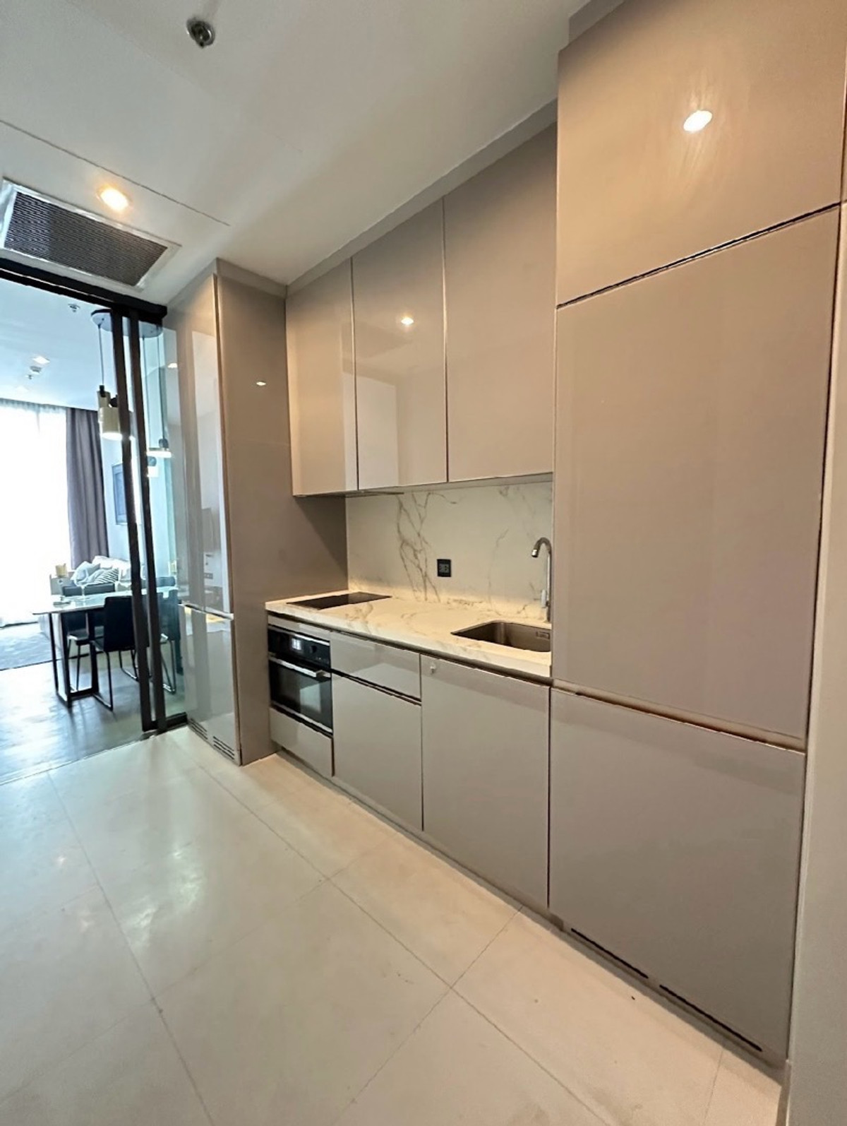 For RentCondoRama9, Petchburi, RCA : For rent The Esse Singha Complex