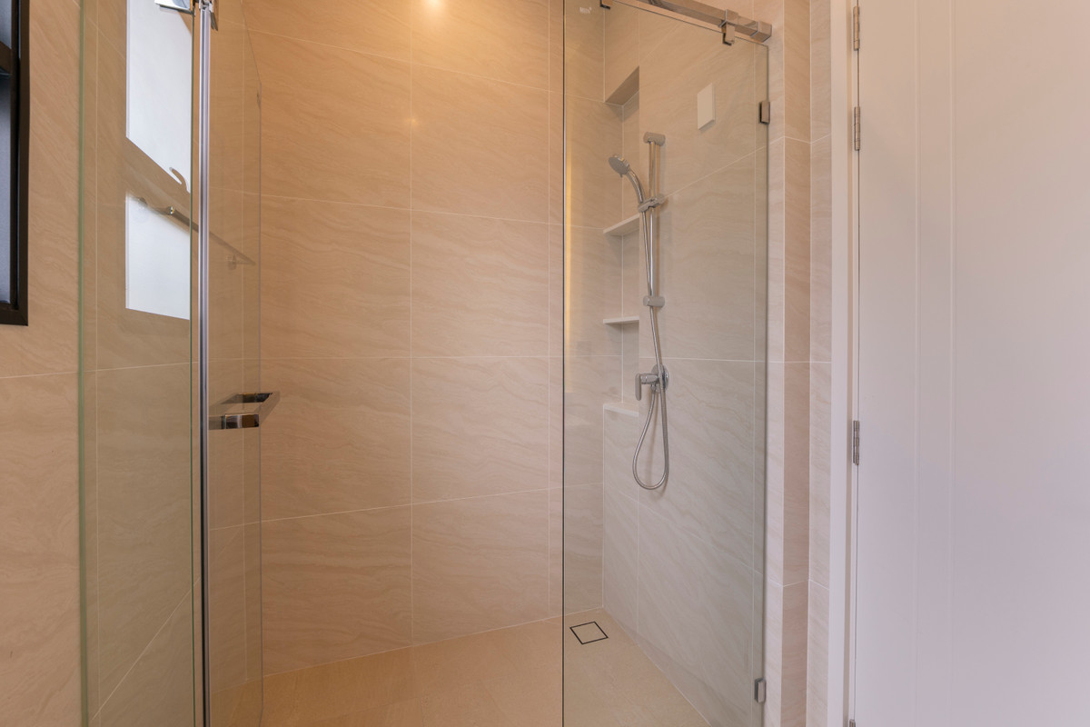 For RentHousePattanakan, Srinakarin : Narinsiri Krungthep Kreetha Private Luxury Detached House, Ready to Move In Please call: 062-496-6454