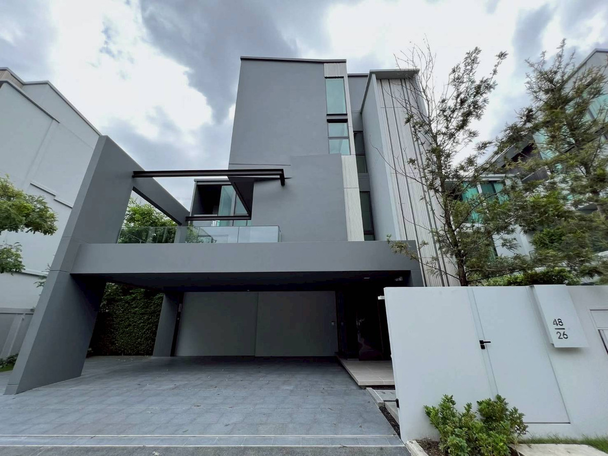 For SaleHousePattanakan, Srinakarin : VIVE Krungthep Kreetha Luxury Detached House with Full Facilities Near Top International Schools Please call: 082-894-4624