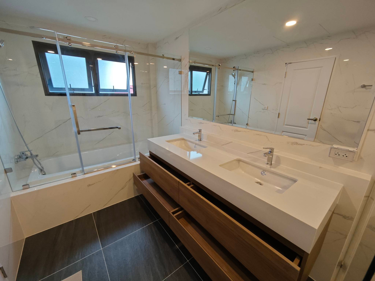 For RentHouseVipawadee, Don Mueang, Lak Si : Centro Vibhavadi, near Don Mueang Airport and International School, 4 bedroom detached house, available for rent,