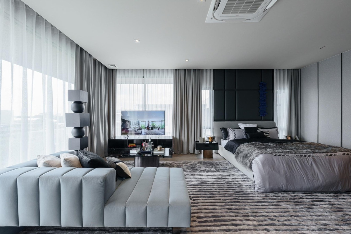 ขายบ้านพระราม 9 เพชรบุรีตัดใหม่ RCA : LUXURY POOL VILLA ✨ RAMA9 บ้านเดี่ยว 3 ชั้น หนึ่งเดียวในถนนพระราม 9 นัดชมโครงการ 0982924151 ฝ่ายขายคุณออย