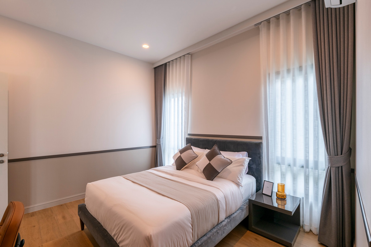 For RentHousePattanakan, Srinakarin : Narinsiri Krungthep Kreetha Private Luxury Detached House, Ready to Move In Please call: 062-496-6454