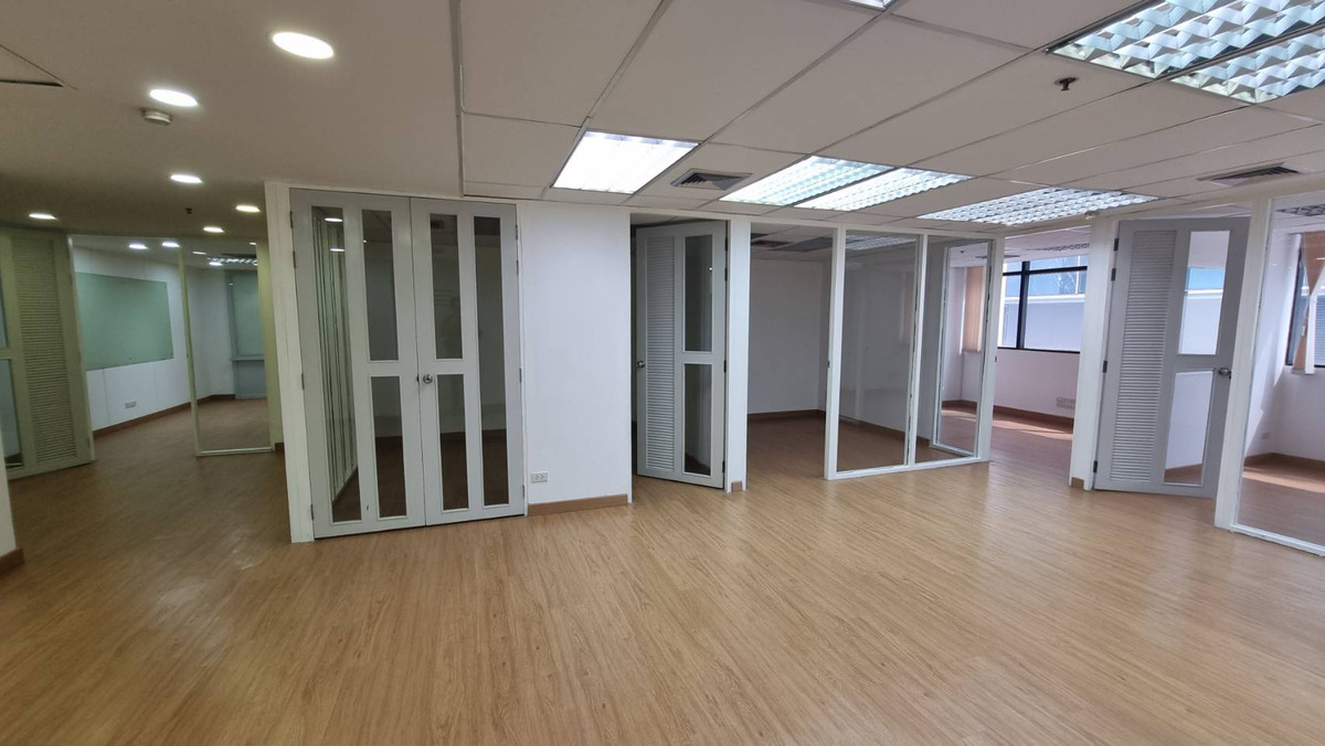 ให้เช่าสำนักงานราชเทวี พญาไท : BTS พญาไท ให้เช่าออฟฟิศ กั้นห้องพร้อมใช้ ขนาดพื้นที่ 136 ตร.ม. 450 บาท/ตรม.