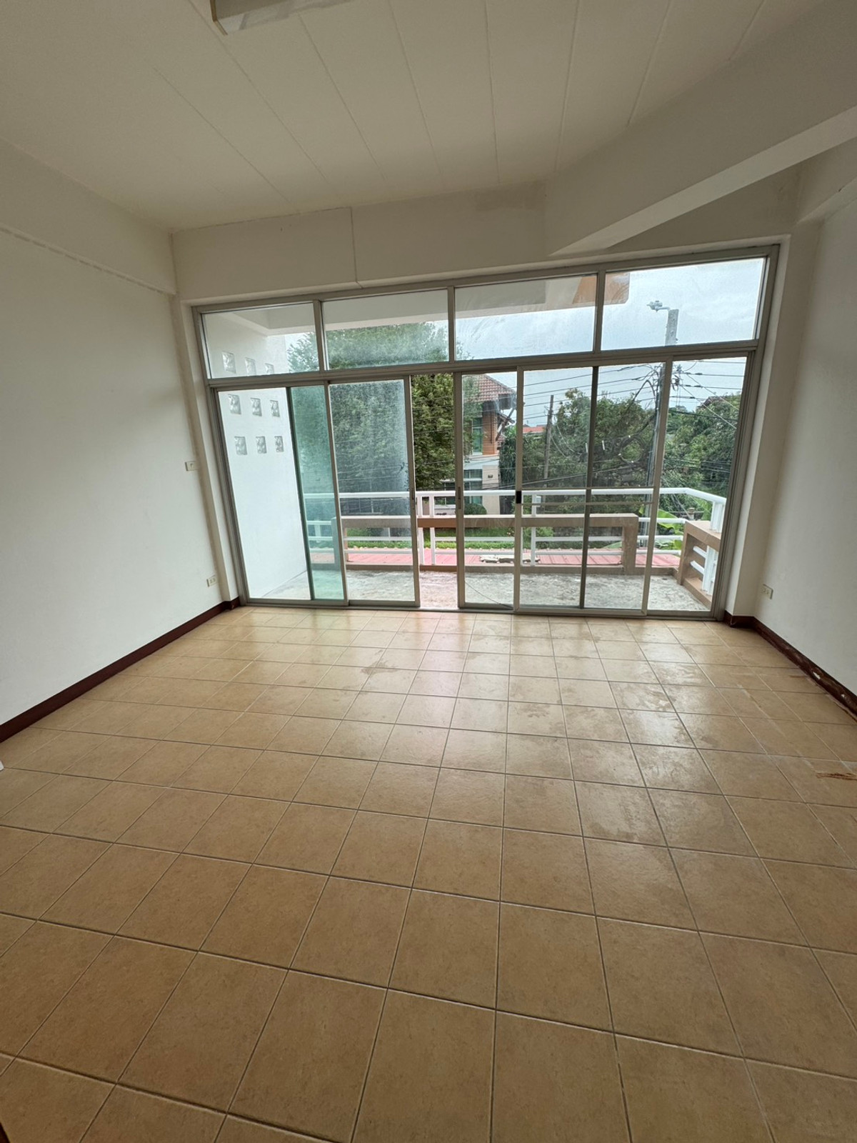 For RentTownhomeChaengwatana, Muangthong : 🔥 Townhome 3 floors, location next to the Pink Line, Samakkhi Station, house in new condition, ready to move in immediately. Can register a company