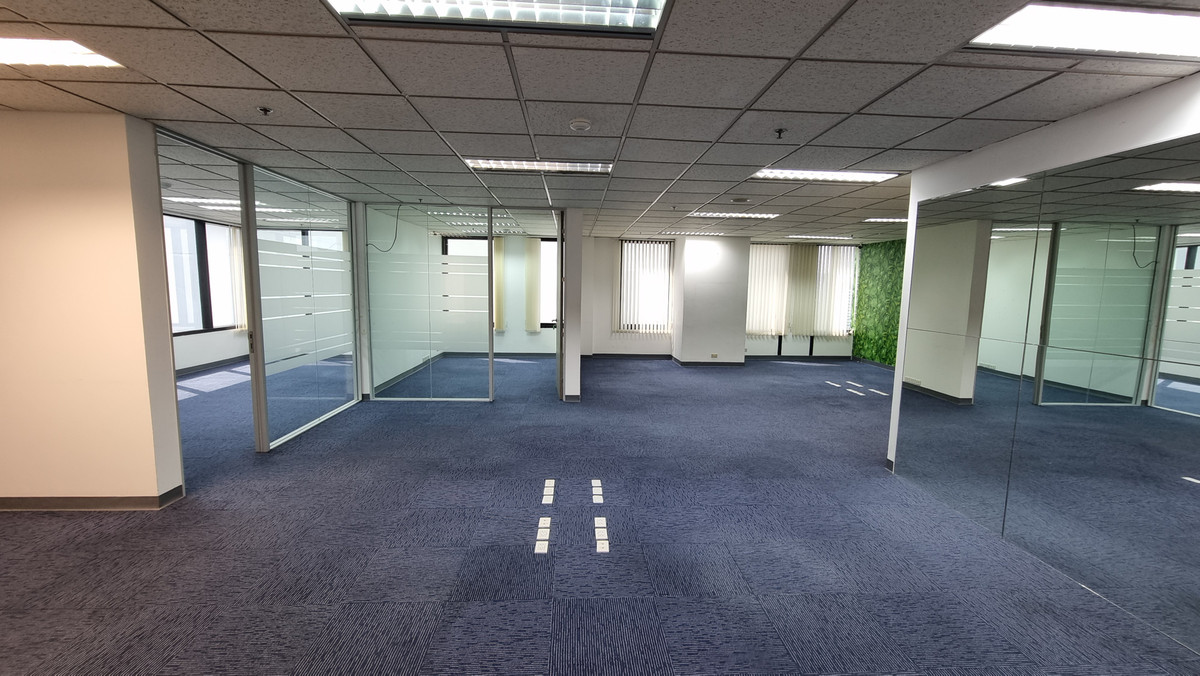 ให้เช่าสำนักงานนานา : ให้เช่าออฟฟิศ – นานา ใกล้รถไฟฟ้า 248 ตรม. ตกแต่งกั้นห้อง พร้อมใช้