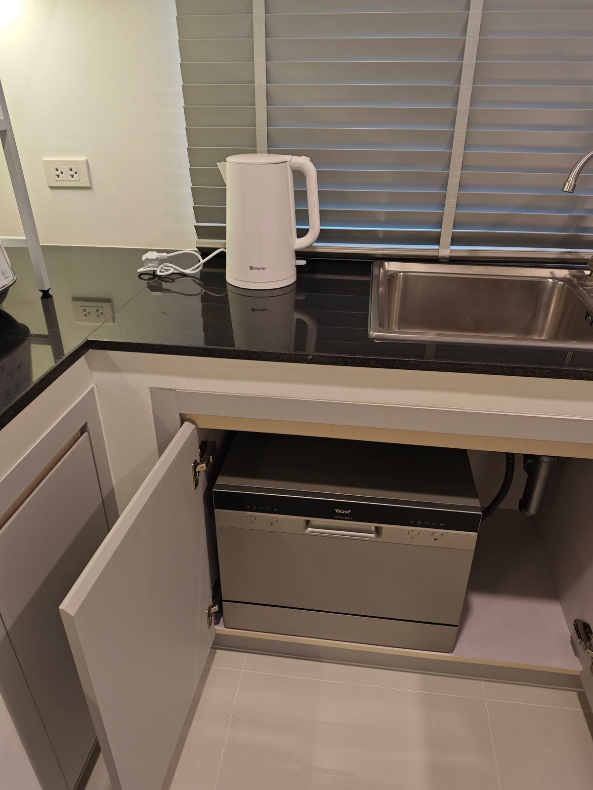 For RentHouseVipawadee, Don Mueang, Lak Si : Centro Vibhavadi, near Don Mueang Airport and International School, 4 bedroom detached house, available for rent,