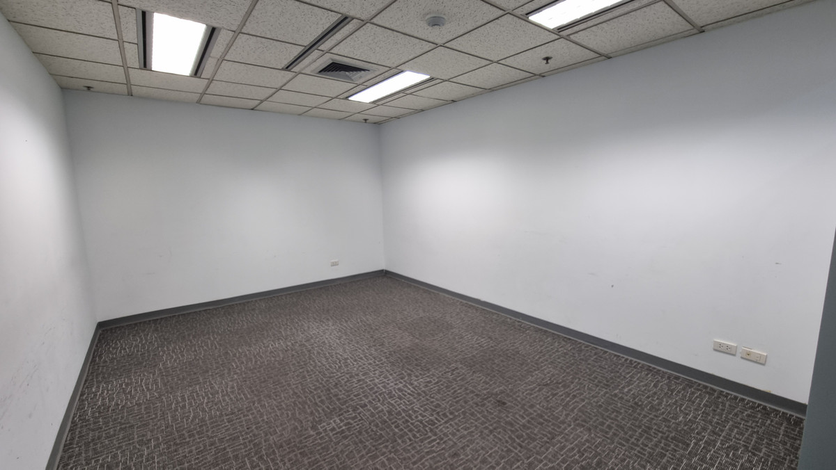 ให้เช่าสำนักงานนานา : Bts นานา ให้เช่าออฟฟิศตกแต่งเรียบร้อย 261 ตร.ม. พร้อมเฟอร์นิเจอร์ ย้ายเข้ามาทำงานได้เลย