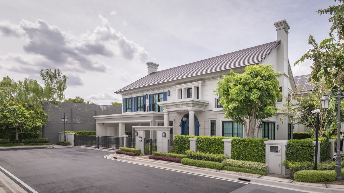 For RentHousePattanakan, Srinakarin : Narinsiri Krungthep Kreetha Private Luxury Detached House, Ready to Move In Please call: 062-496-6454