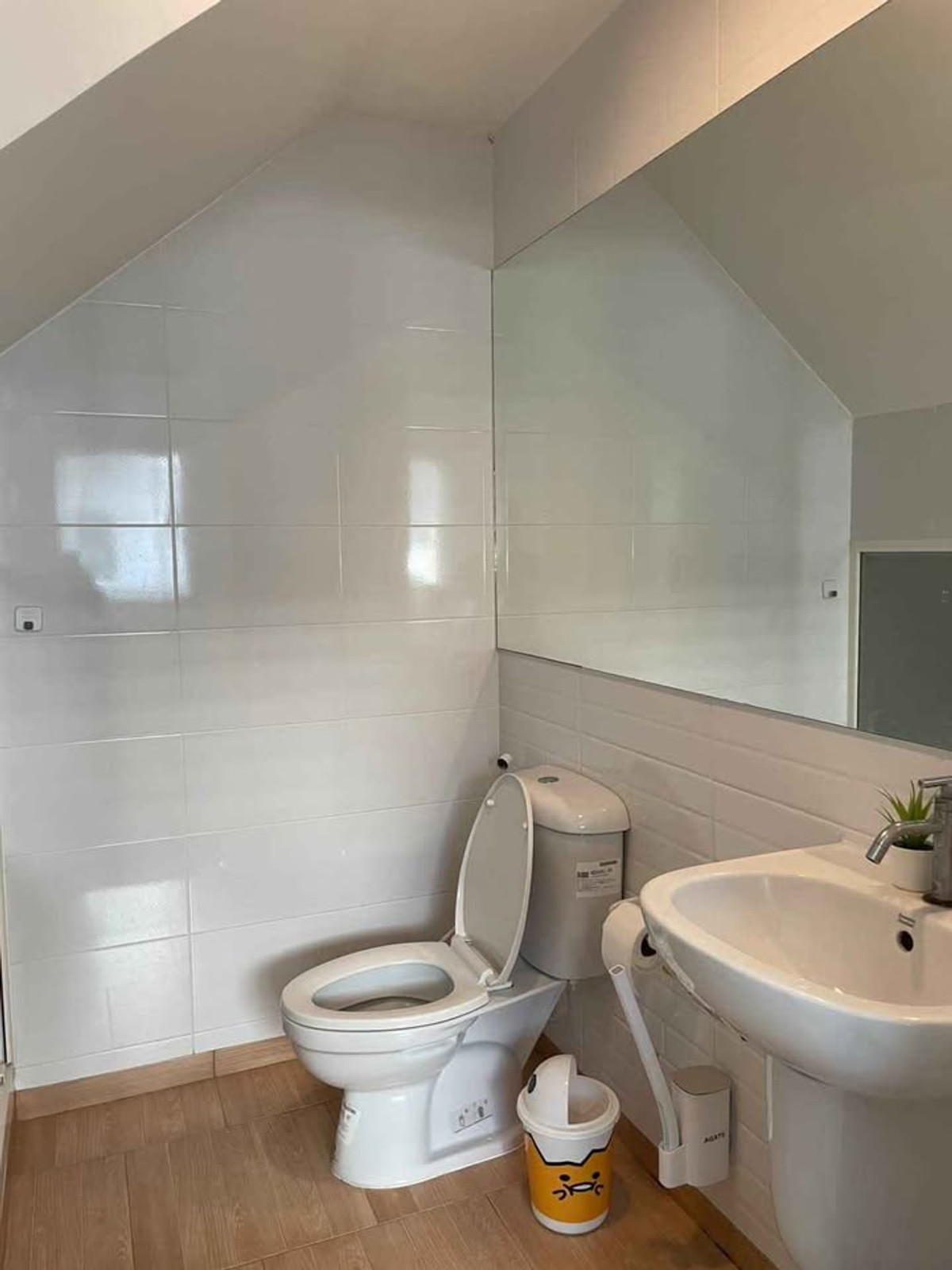 ให้เช่าทาวน์โฮมพระราม 5 ราชพฤกษ์ บางกรวย : ให้เช่า ทาวน์โฮม 2 ชั้น หมู่บ้าน คาซ่า วอเตอร์ไซด์ ราชพฤกษ์ - พระราม 5 หลังมุม หน้าบ้านไม่ชนใคร (มีสวนเกาะกลาง)