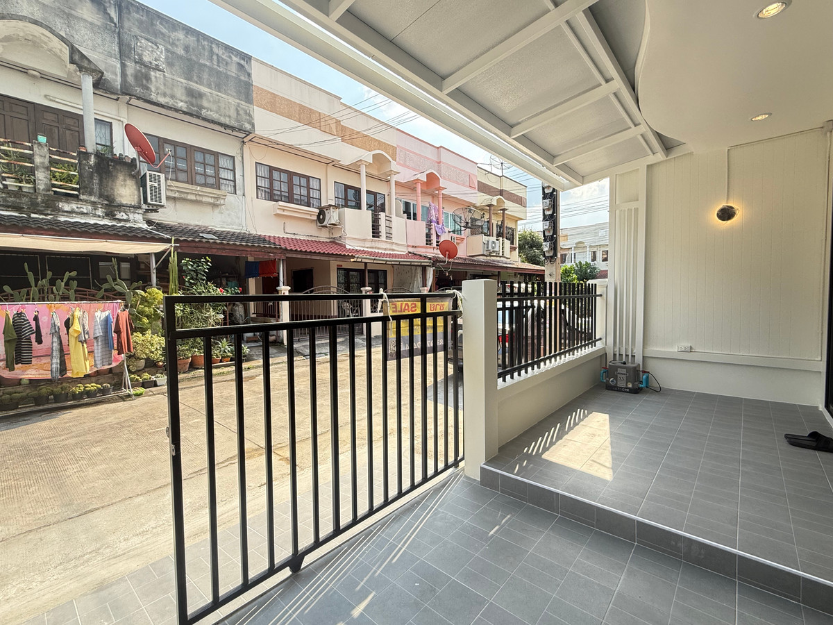 ขายทาวน์โฮมบางแค เพชรเกษม : ขายทาวน์เฮ้าส์ สไตล์มินิมอล ณัฐกานต์ เพชรเกษม 112 ตกแต่งใหม่ พร้อมอยู่ เดินทางไปMRTหลักสองได้ 