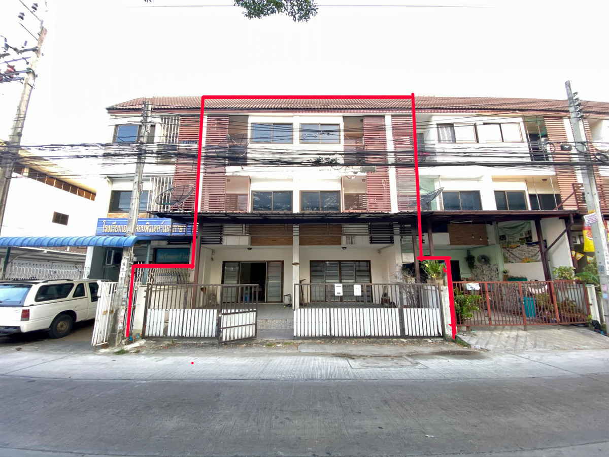 For SaleShop HouseNawamin, Ramindra : For Sale: 3-Storey Commercial Building at the Entrance of Nawamin Soi 42 – Ideal for Business and Residence