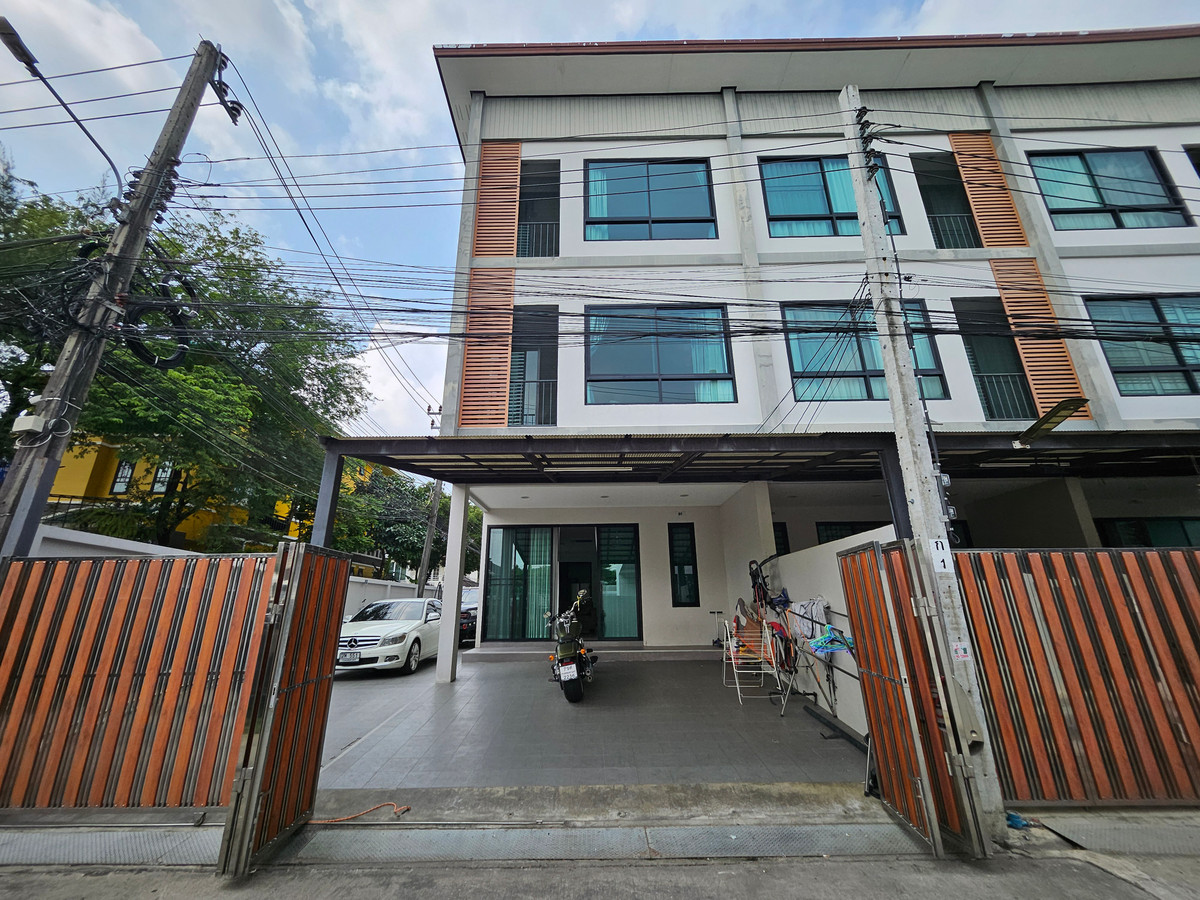 ขายทาวน์โฮมอ่อนนุช อุดมสุข : ขายทาวน์โฮม ซอยปุณวิถี บางจาก พระโขนง กรุงเทพฯ พื้นที่ใช้สอย 230 ตร.ม. 4 ห้องนอน ใกล้ BTS ราคา 9,600,000 บาท