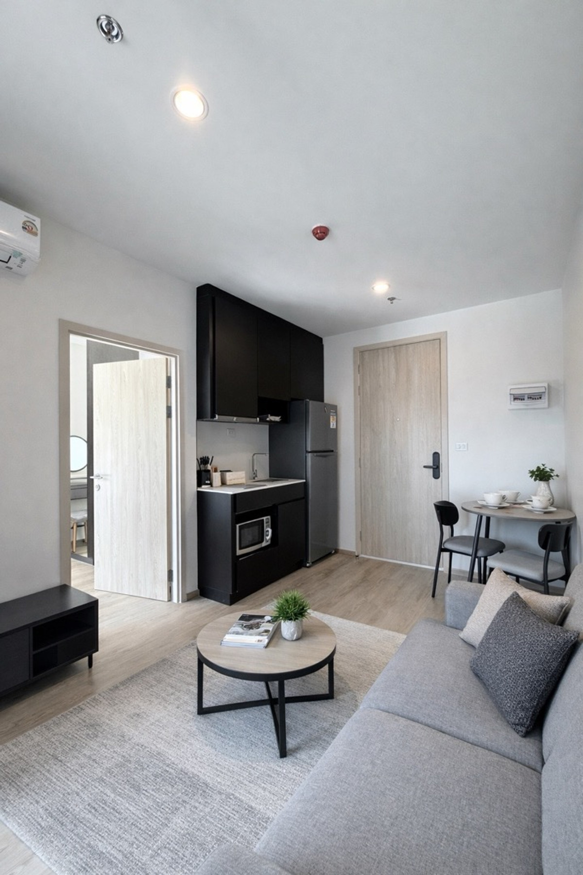 ให้เช่าคอนโดพระราม 9 เพชรบุรีตัดใหม่ RCA : 🏢 Nue District R9 👫 🔥 คอนโดใหม่ใจกลางพระราม 9 | 🚆 MRT เดินใกล้ | 🌿 ส่วนกลางหรูมาก | ห้องใหม่ นัดดูได้ทุกวัน 👩🏻‍🤝‍👨🏼💗