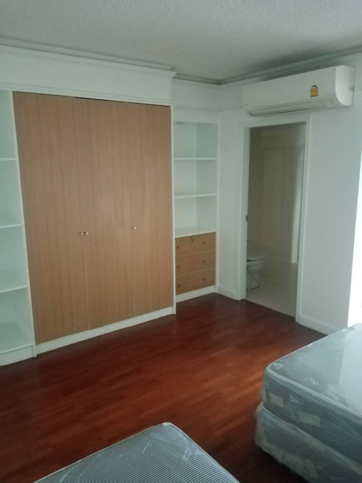 For RentCondoWitthayu, Chidlom, Langsuan, Ploenchit : Ambassador Court 250 sq.m. Please add LINE ID @806qphgn o8415o5483