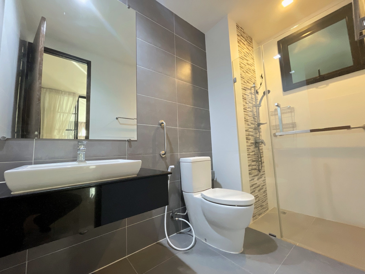 For SaleHousePathum Thani,Rangsit, Thammasat : Sammakorn Khlong 7, luxury detached house, 3 bedrooms, 3 bathrooms, convenient transportation.