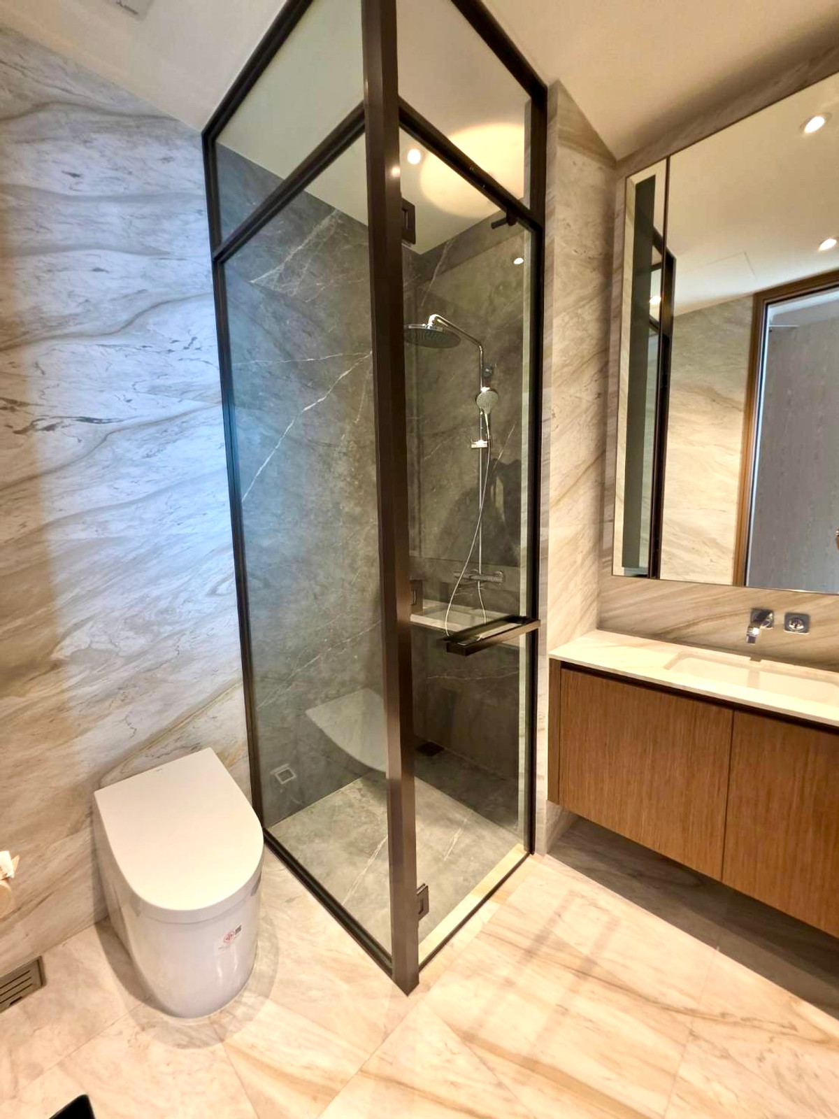 For SaleCondoWitthayu, Chidlom, Langsuan, Ploenchit : Scope Langsuan: 2bed 2.5bath 155sqm. 114,000,000 Brandnew Fully Furnished Am: 0656199198