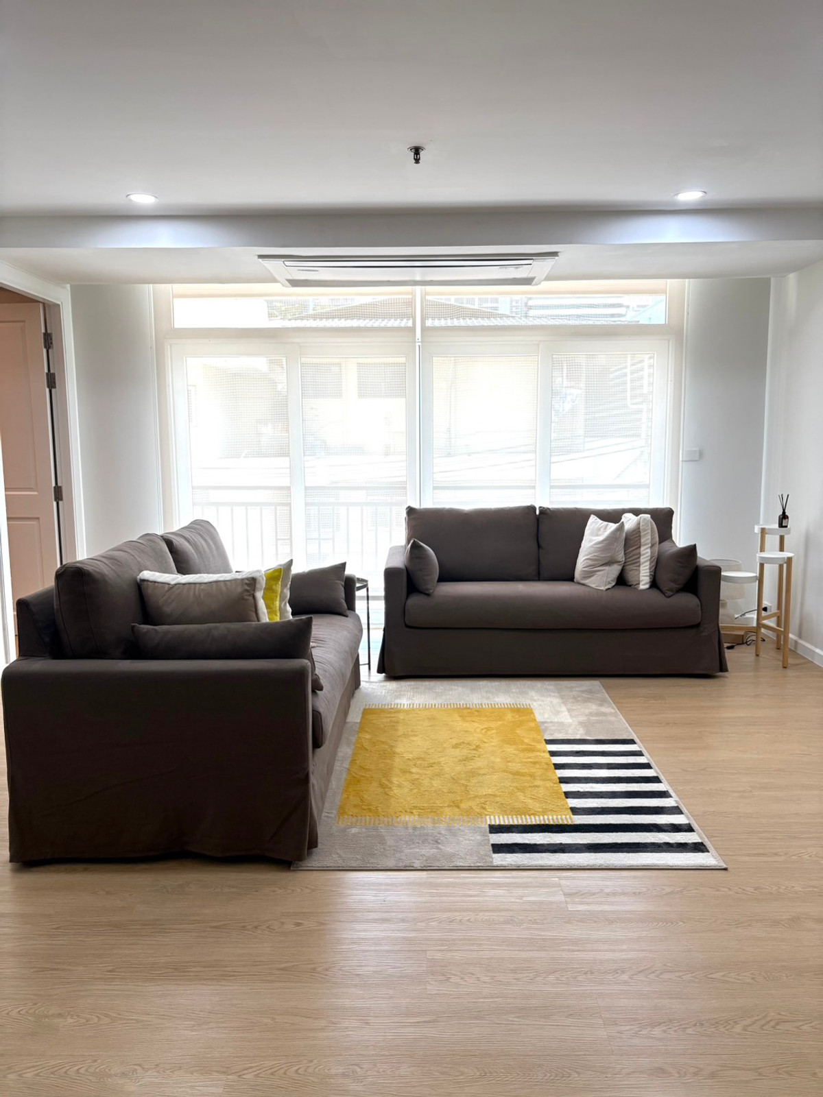 ให้เช่าคอนโดสุขุมวิท อโศก ทองหล่อ : NEW RENOVATE !!! Wattana Suite (วัฒนาสวีท) 700 m to BTS NANA, BTS ASOKE 