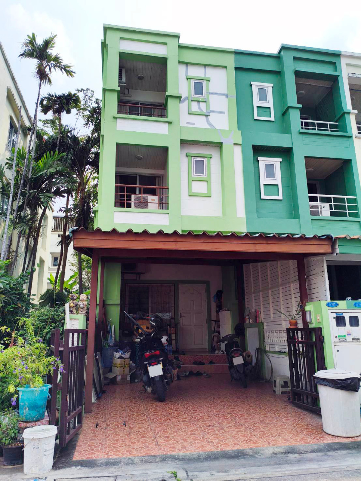 For RentTownhomeLadprao101, Happy Land, The Mall Bang Kapi : Townhouse 3Storey for Rent at Happyland Grand ville. *Near Central Eastville. Line id: @thefirstagent [RAR2601-2387] 