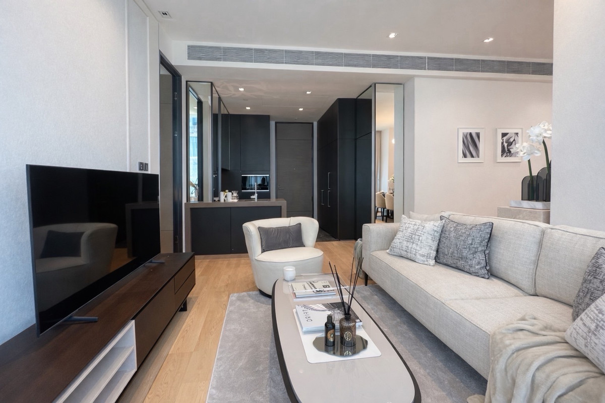 For RentCondoWitthayu, Chidlom, Langsuan, Ploenchit : •2 Parking spaces • Fully decorated with Chanintr luxury furniture throughout