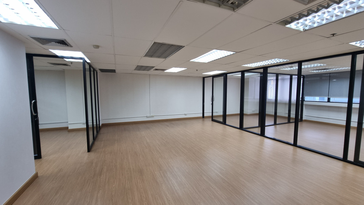 ให้เช่าสำนักงานราชเทวี พญาไท : BTS พญาไท ให้เช่าออฟฟิศ กั้นห้องพร้อมใช้ ขนาดพื้นที่ 136 ตร.ม. 450 บาท/ตรม.