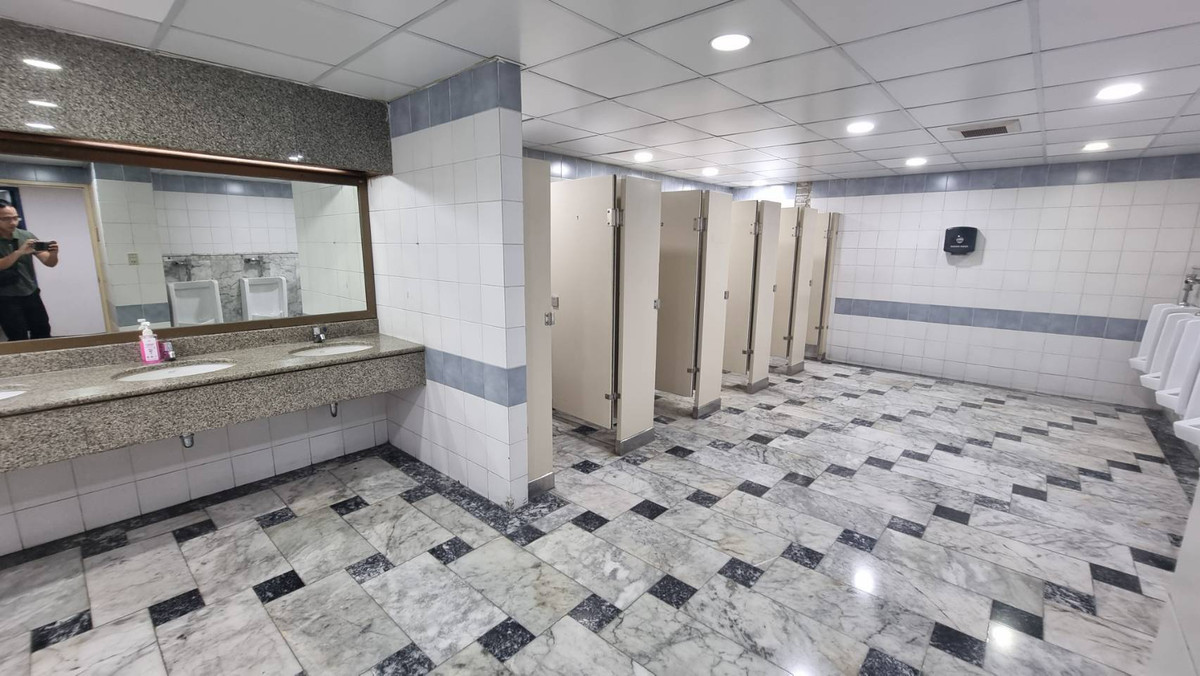 ให้เช่าสำนักงานราชเทวี พญาไท : BTS พญาไท ให้เช่าออฟฟิศ กั้นห้องพร้อมใช้ ขนาดพื้นที่ 136 ตร.ม. 450 บาท/ตรม.