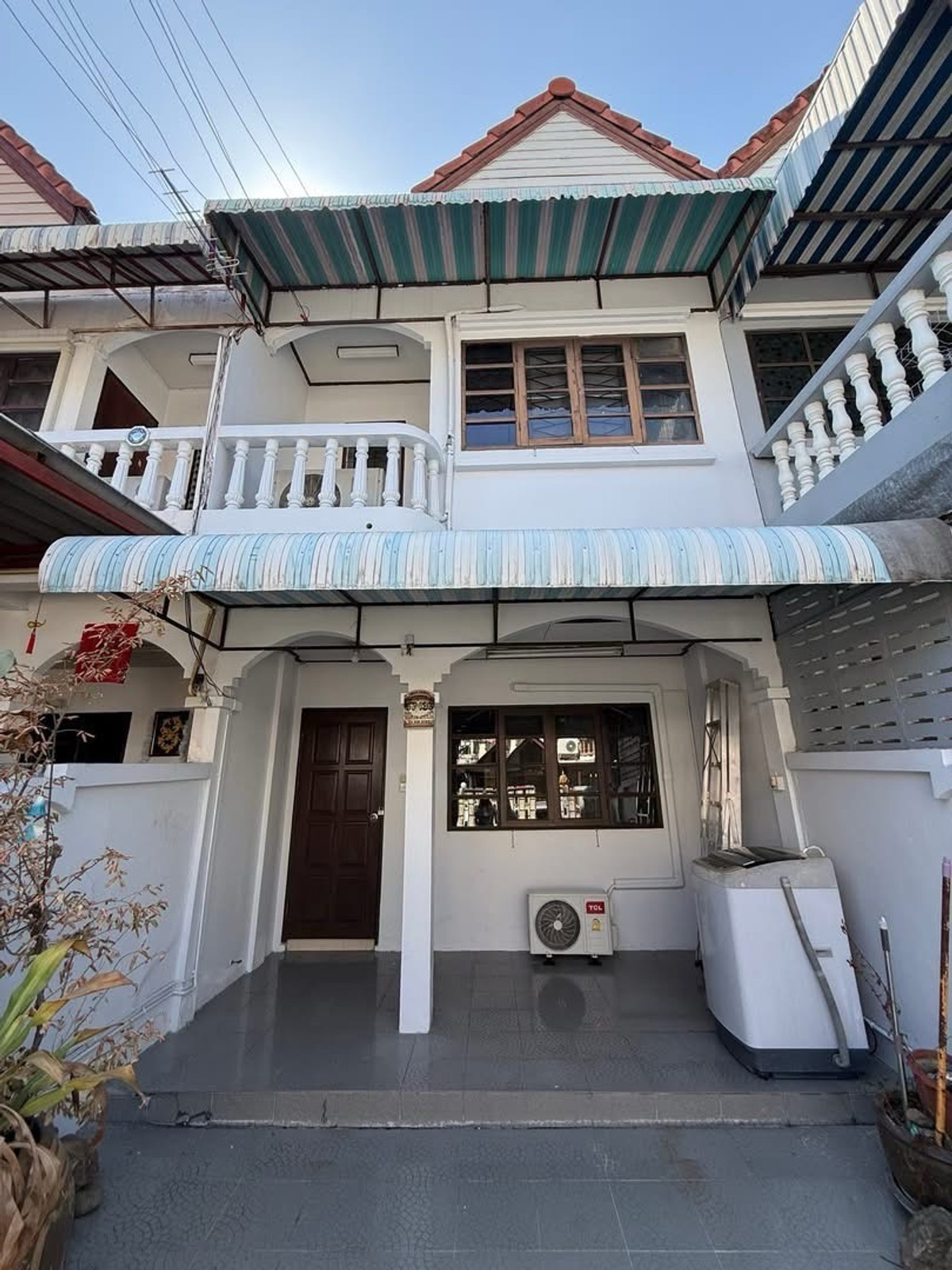 For RentTownhomeChaengwatana, Muangthong : Can be viewed on February 6th. For rent, 2-story townhouse, Uthayan Thong Village. Soi Chaengwattana-Pak Kret 19, opposite Central Chaengwattana.